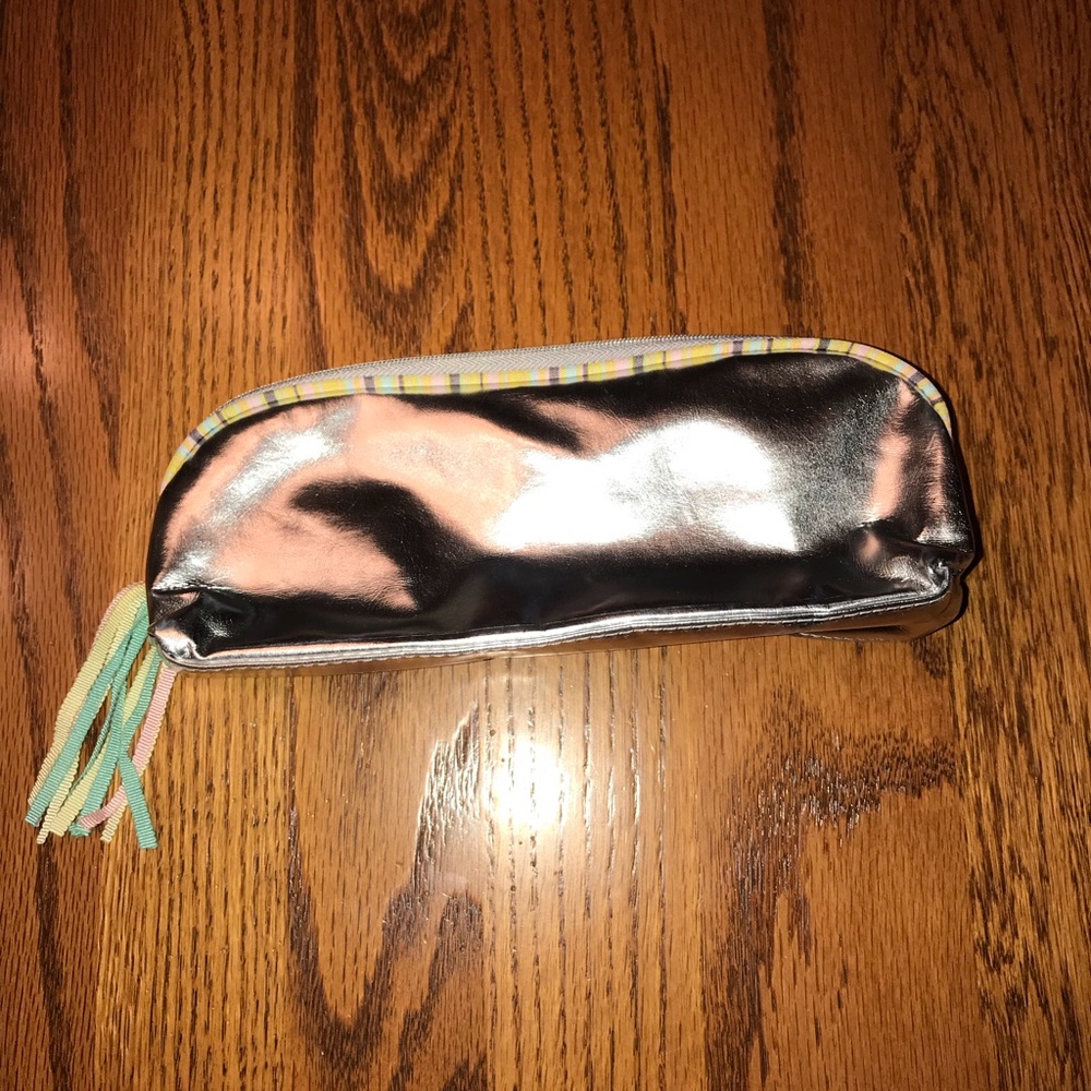 Cosmetic bag